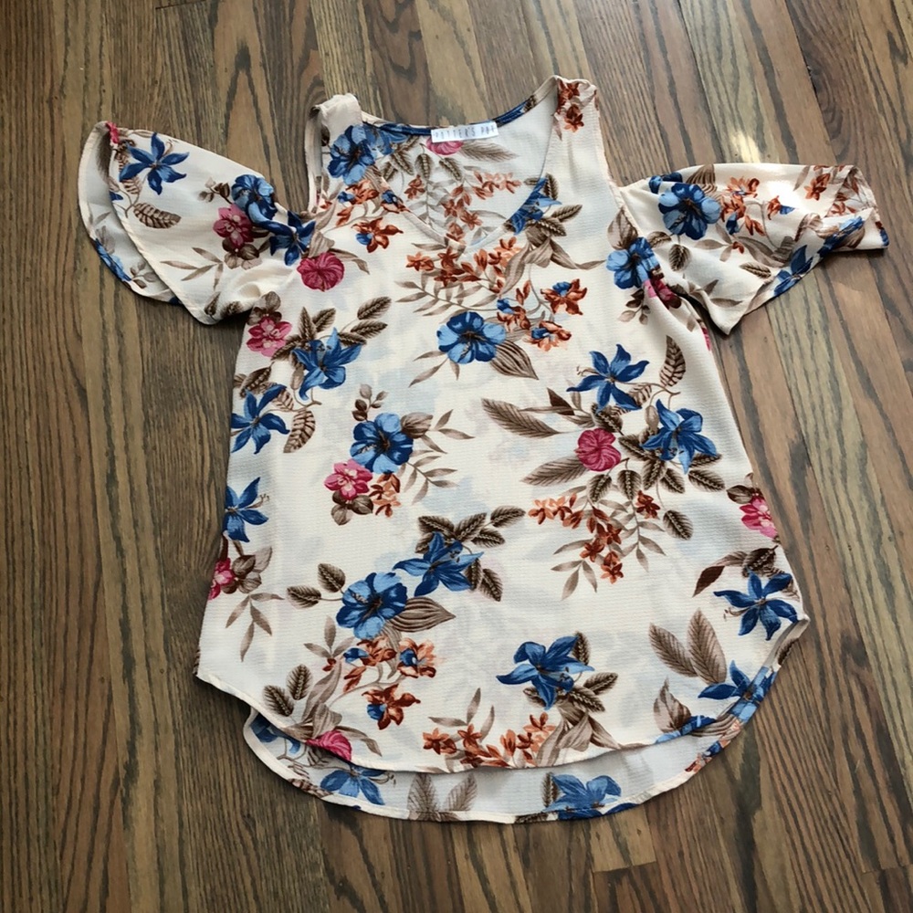 Floral, peek a boo shoulder blouse